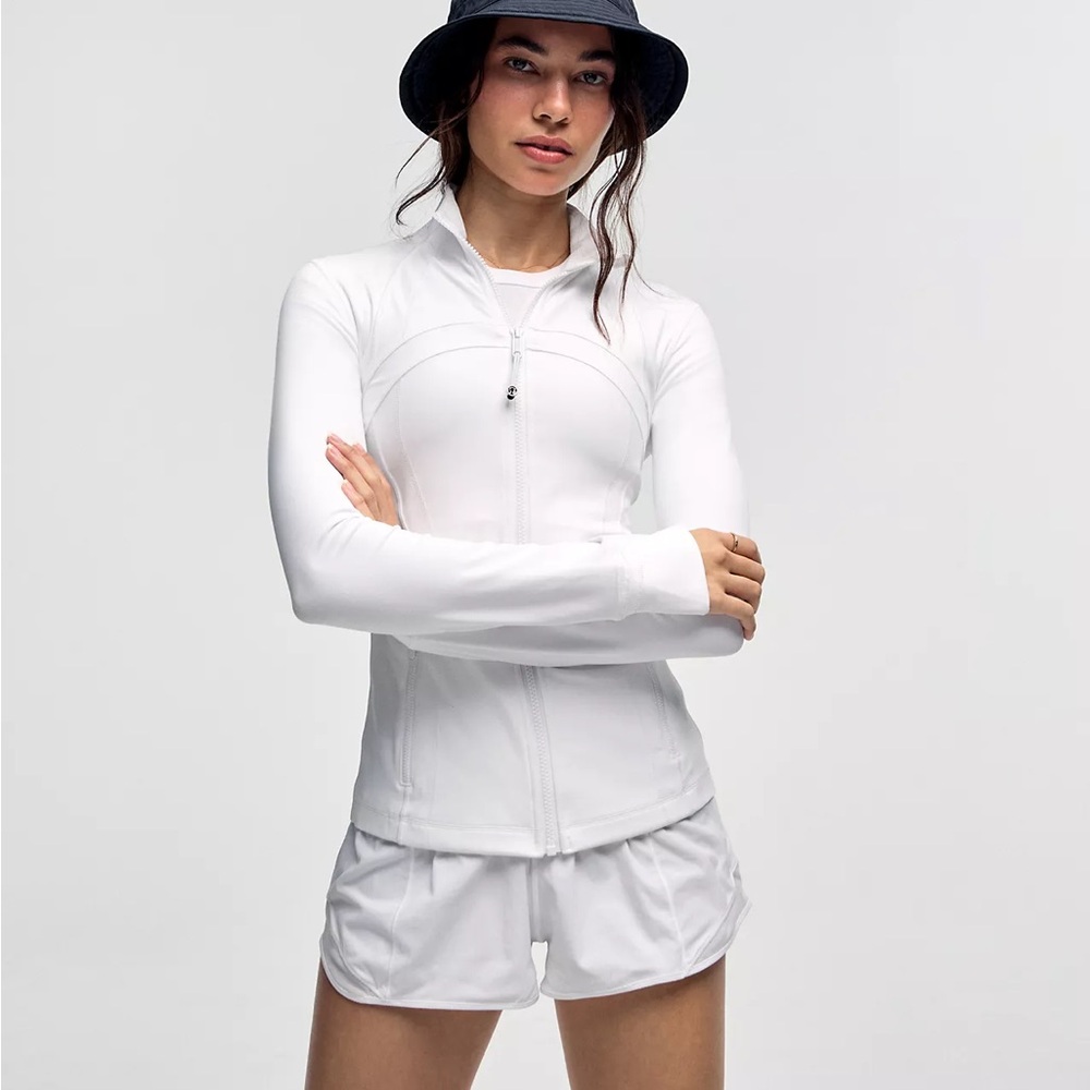Define Jacket
Nulu -White Zip-Up Jacket